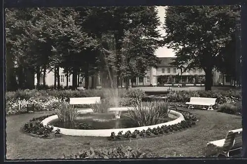 AK Berlin-Neukölln, Springbrunnen beim Städt. Krankenhaus