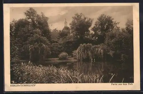AK Berlin-Tempelhof, Partie aus dem Park, mit Kirche