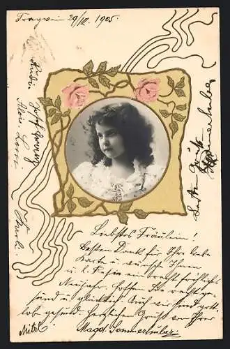 Foto-Collage-AK Mädchen mit Locke, Portrait im Rosen-Rahmen
