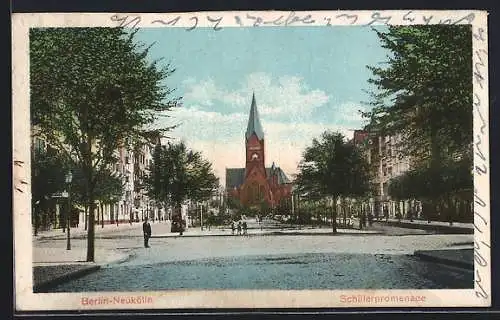 AK Berlin-Neukölln, Blick in die Schillerpromenade in Richtung Kirche