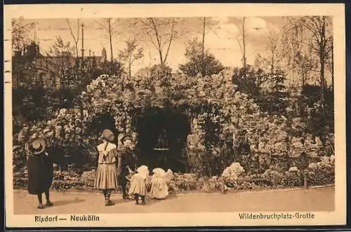 AK Berlin-Rixdorf-Neukölln, Kinder vor der Wildenbruchplatz-Grotte