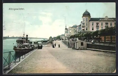 AK Königswinter, Promenade mit Hotel de Berlin, Dampfer am Ufer