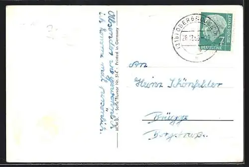 AK Mann kommt zu spät nach Hause, seine Frau wirft Gegenstände auf ihn, frauenfeindlicher Humor