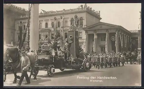 AK Festzug der Handwerker, Klempner, geschmückter Festzugswagen und Klempner mit Arbeitsschürzen