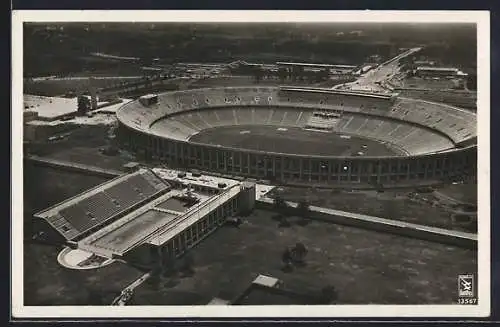 AK Berlin, Reichssportfeld, Stadion und Schwimmstadion vom Flugzeug aus
