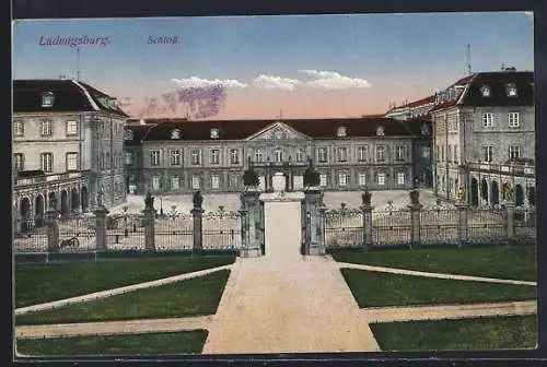 AK Ludwigsburg / Württemberg, Teilansicht des Schlosses