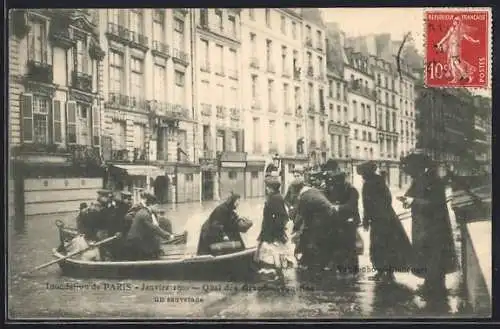 AK Paris, Quai des Grands-Augustins inondé, sauvetage en barque, janvier 1910