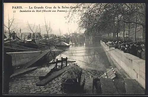 AK Paris, Inondation du Mail (Marché aux Pommes) pendant la Grande Crue de la Seine 1910