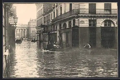 AK Paris, Rue de Seine inondée avec barques, crue de 1910