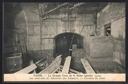 AK Paris, La Grande Crue de la Seine (janvier 1910), sous-sols du Ministère des Finances, corridor du nord