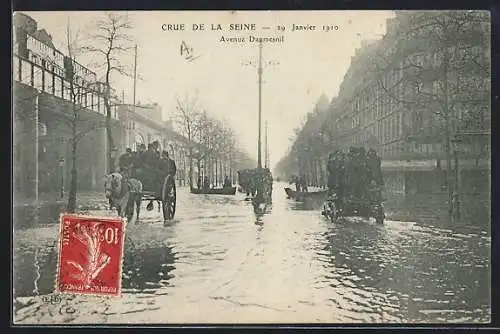 AK Paris, Crue de la Seine 1910, Avenue Daumesnil avec charrettes sur l`eau