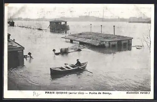 AK Paris, Inondation de janvier 1910 à la Porte de Bercy avec barque et bâtiments submergés
