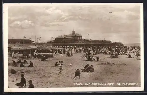 AK Gt. Yarmouth, Beach and Britannia Pier