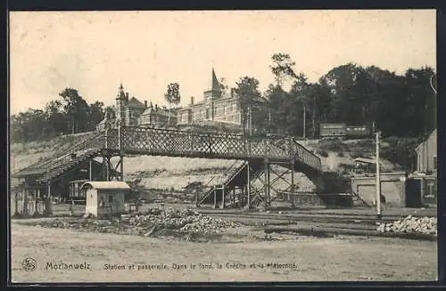 AK Morlanwelz, Station et passerelle, Dans le fond, la Crêche et la Maternité