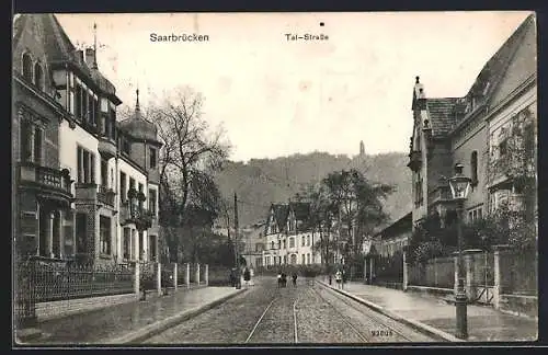 AK Saarbrücken, Tal-Strasse mit Passanten