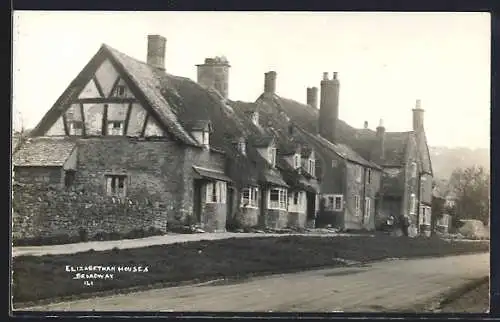AK Broadway, Elizabethan Houses