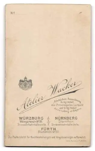 Fotografie Ateleir Wacker, Würzburg, junger Soldat in Uniform mit Pickelhaube und Säbel