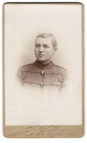 Fotografie E. Will, Grossenhain, junger Husar in Uniform, 1897