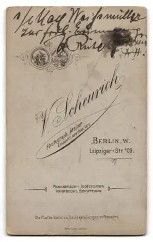 Fotografie V. Scheurich, Berlin, Student Rüter im Anzug mit Couleur