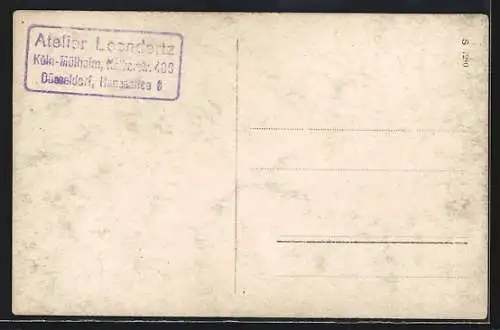 Foto-AK Hochzeitspaar vor der Kirche