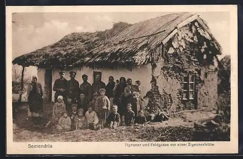 AK Semendria, Zigeuner und Feldgraue vor einer Zigeunerhütte, Sinti und Roma / Zigeuner