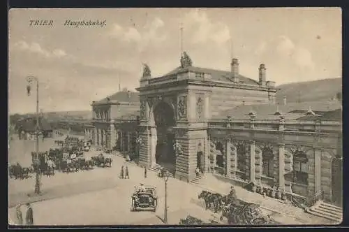 AK Trier, Bahnhof mit Pferdekutschen und Autos