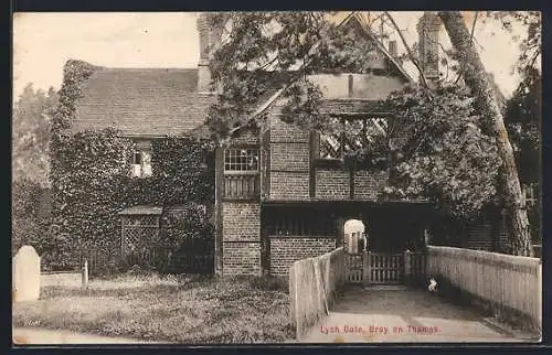 AK Bray on Thames, Lych Gate