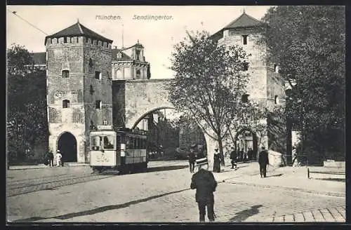 AK München, Strassenbahn fährt durchs Sendlingertor