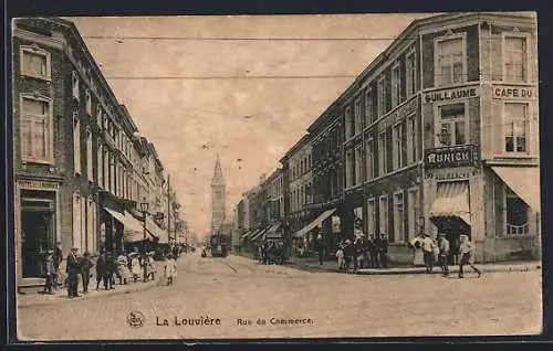 AK La Louvière, Rue du Commerce, Strassenpartie mit Strassenbahn