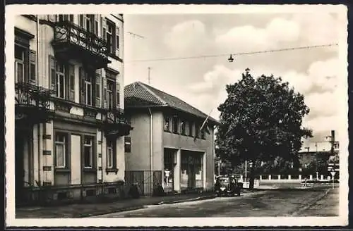 AK Offenburg, Strassenpartie mit Auto