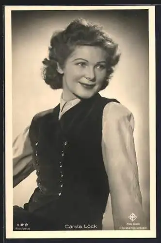 AK Schauspielerin Carsta Löck in Weste mit freundlichem Lächeln