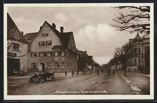 AK Schwabmünchen, Hindenburgstrasse mit Auto