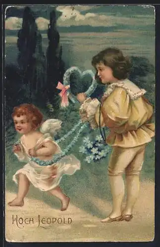 Präge-AK Junge spielt mit Engel und einer Blumenkette, Namenstag Leopold