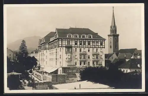 Foto-AK Villach, Parkhotel und Kirchturm aus der Vogelschau