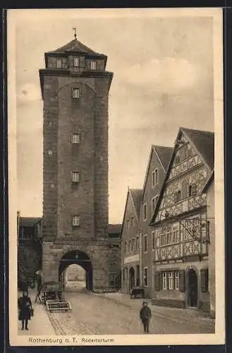 AK Rothenburg o. T., Strassenpartie am Rödertorturm mit Geschäft