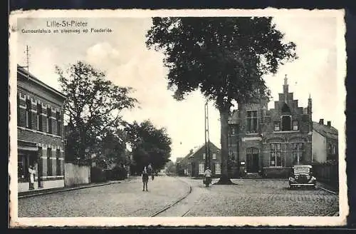 AK Lille-St-Pieter, Gemeentehuis en steenweg op Poederlée