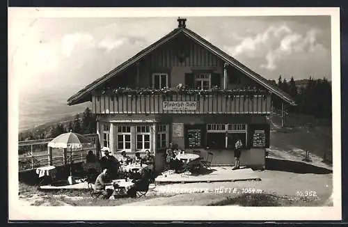 AK Bregenz, Gasthaus Pfänderspitz-Hütte mit Gästen auf der Terrasse