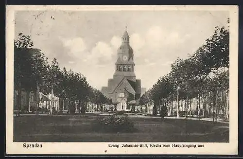 AK Berlin-Spandau, evangelische Johannes-Stift vom Haupteingang aus