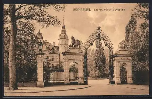 AK Bückeburg, Palais Fürstin Mutter mit Eingangstor