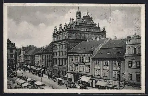 AK Pilsen, Strassenansicht mit Autos und Geschäften