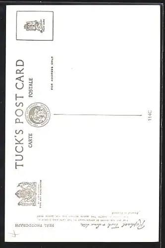 AK Königin Elisabeth II. von England in Abendrobe mit Krone