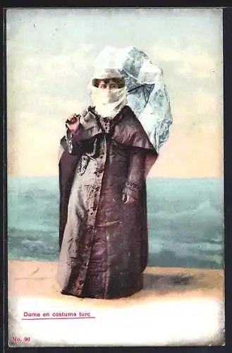 AK Dame en costume turc, Türkin mit Sonnenschirm am Strand