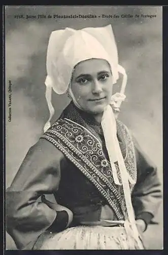 AK Portrait Frau in Tracht aus Plougastel-Daoulas mit Haube