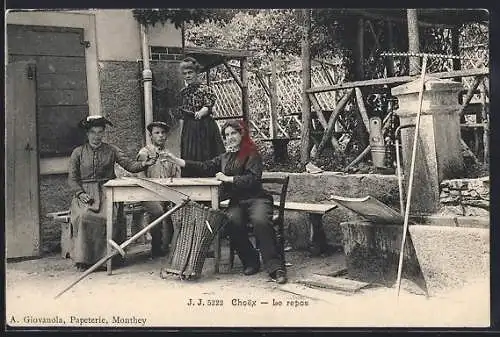AK Le Repos, Schweizer Bauern in Volkstracht