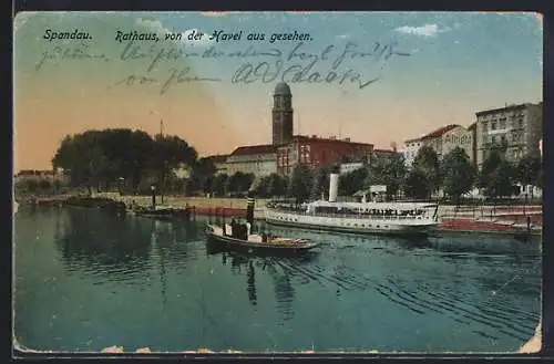 AK Berlin-Spandau, Rathaus von der Havel aus gesehen mit Dampfern