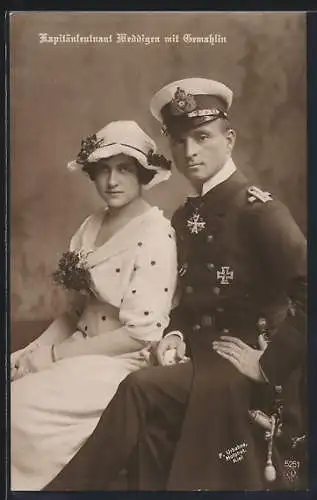 AK U-Boot, der Kapitänleutnant Weddigen in Uniform mit Gemahlin