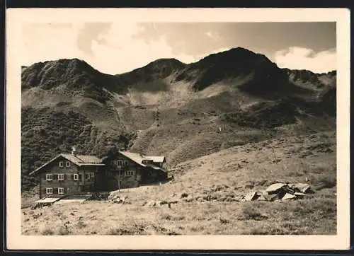 AK Schwarzwasserhütte /Tirol, Ansicht mit Gipfelpanorama