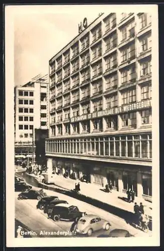 AK Berlin, Menschen auf dem Alexanderplatz, Kraftfahrzeuge