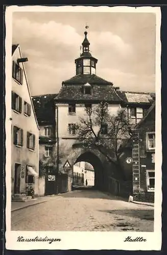 AK Wassertrüdingen, Strassenpartie am Stadttor