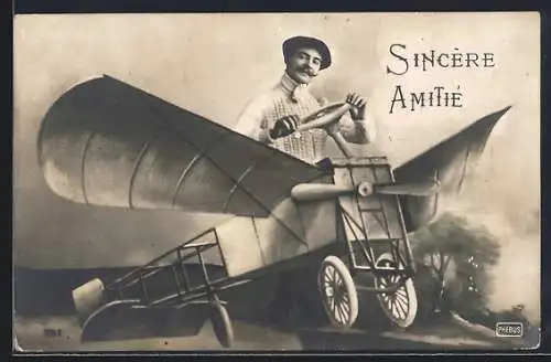 AK Sincere Amitie, Herr mit Schnauzbart steuert ein Flugzeug